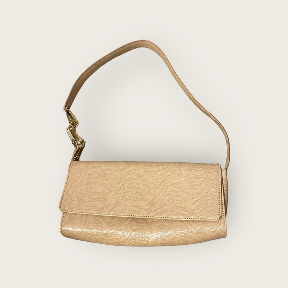 Vintage genuine leather cream crossbody purse. 1980s. Mint condition. #vintage